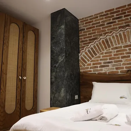 ホテル Sofra Kolonjare Ersekë